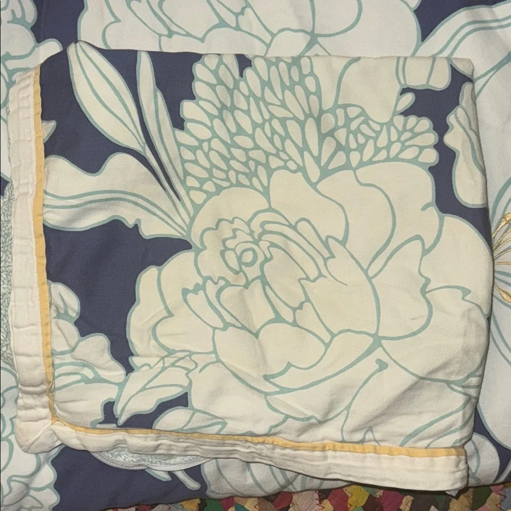Skye (Bloomingdales) Floral Blue and White Bedding Set - Duvet and shams